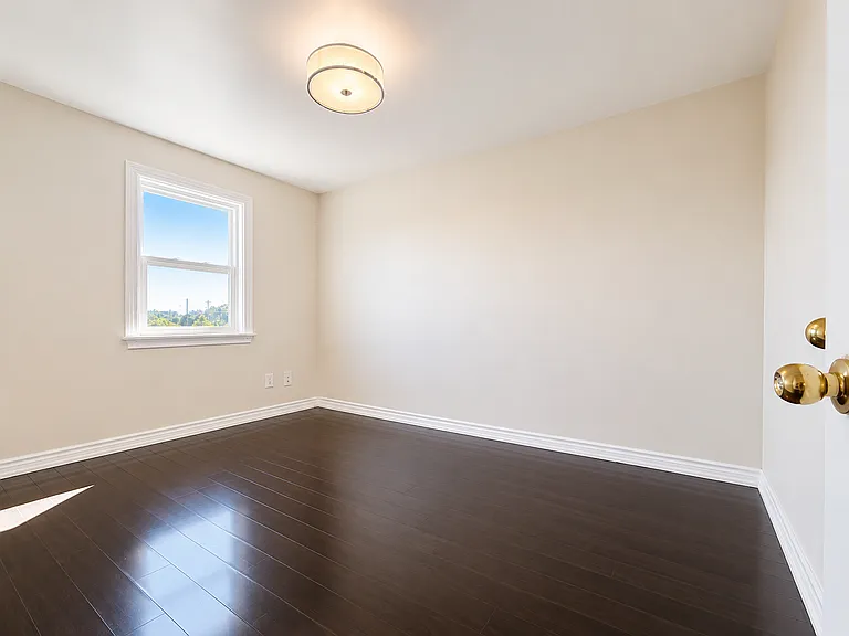 728 Weston Rd — Photo 11