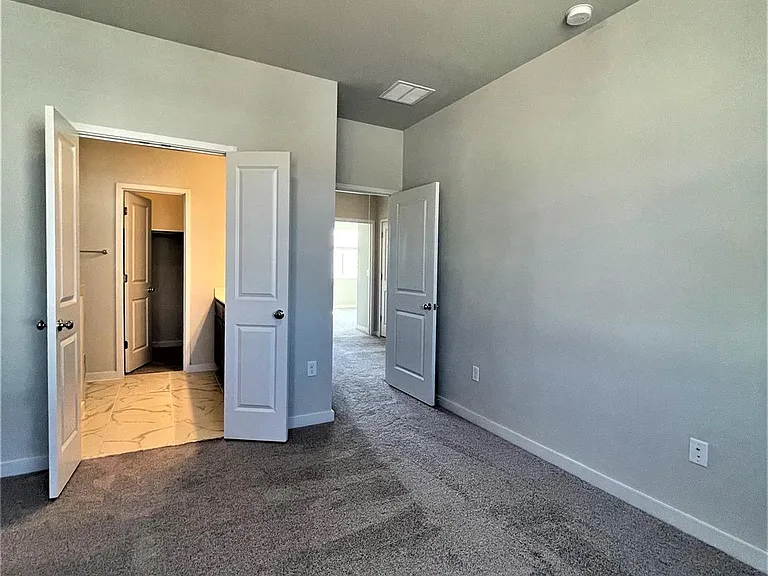 15110 Forum Ave — Photo 16