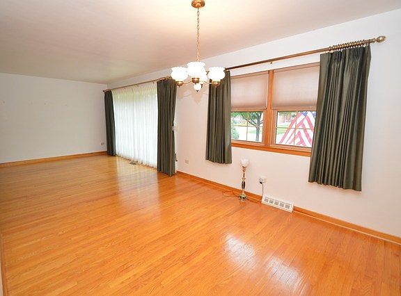 5th image of 3007 Buckingham Ave