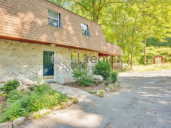 2nd image of 1461 Palisades Rd
