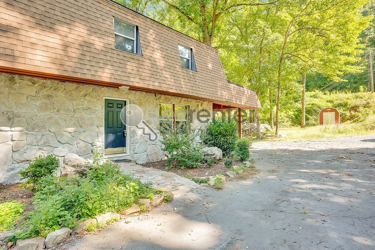 Building Photo - 1461 Palisades Rd