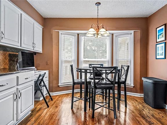3rd image of 912 NW Forest Dr