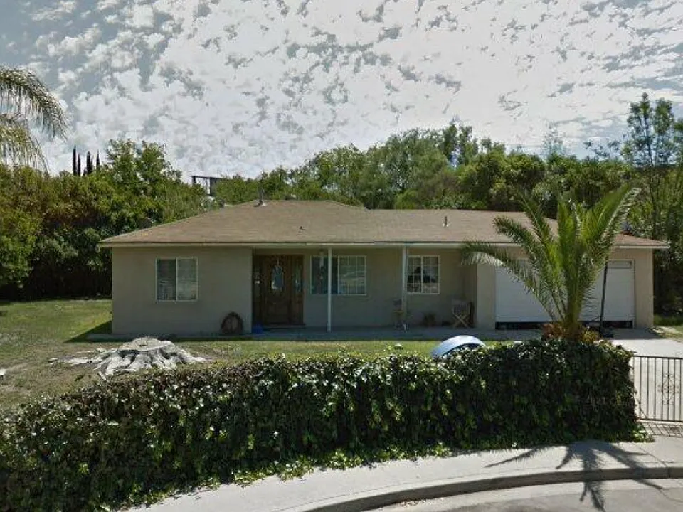 2594 Titus Ave