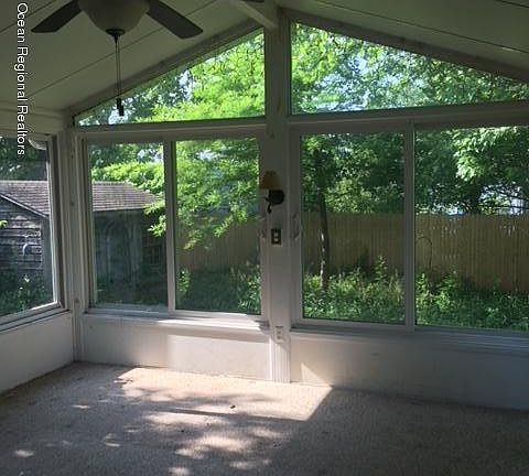 4th image of 3106 Victor Ave