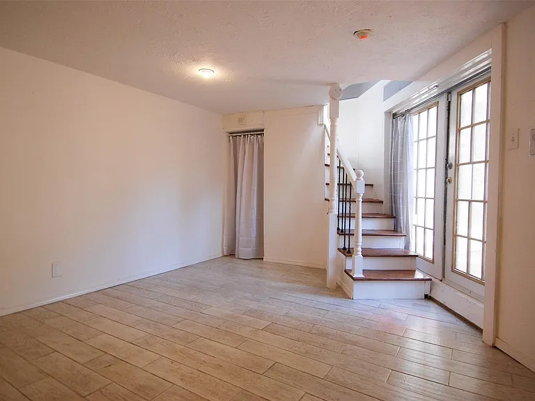 2606 Stanford St #5 — Photo 6