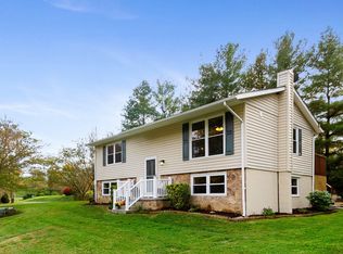 7175 Meadowview Dr, Radford, VA 24141