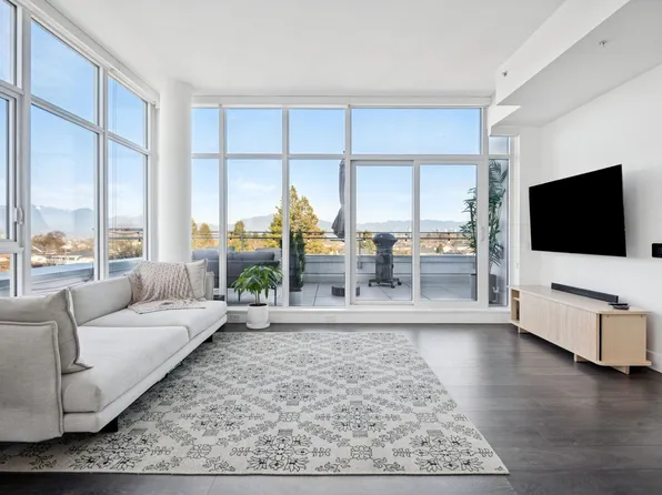 2455 Kingsway #Penthouse 1, Vancouver, BC V5R 5G8