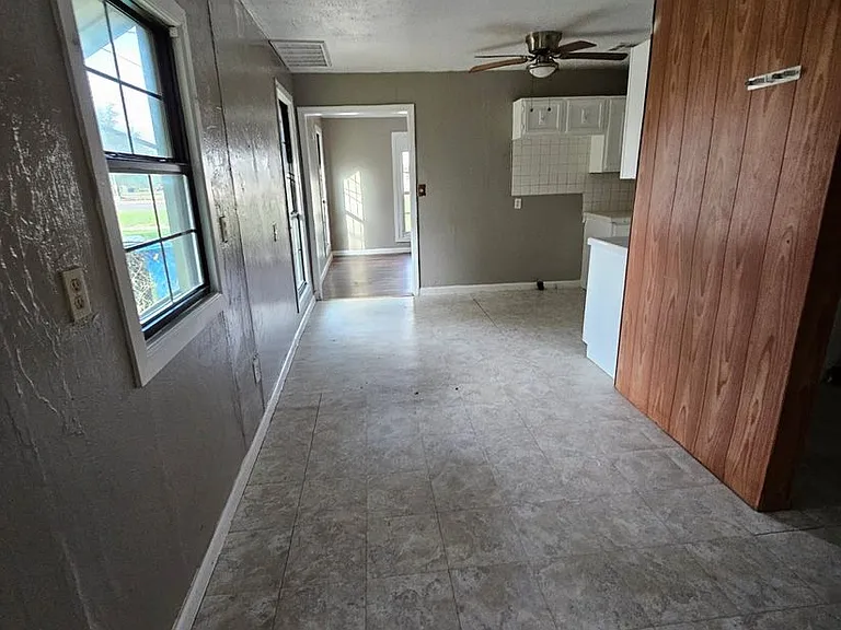 2220 S Air Depot Blvd — Photo 9