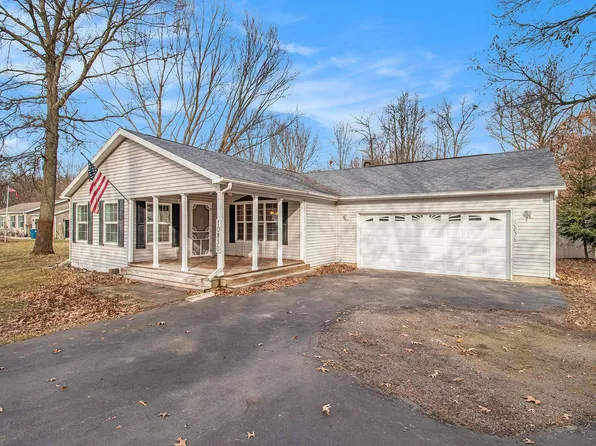 10830 E Anchor Dr, Walkerton, IN 46574