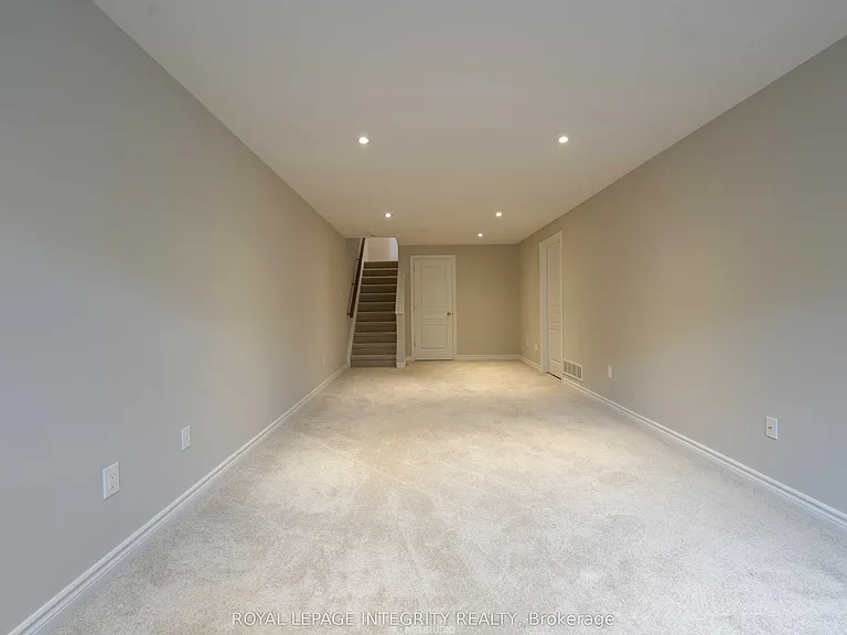 446 Markdale Ter — Photo 38