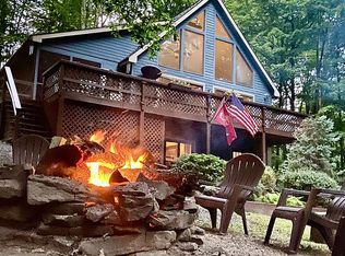 110 Colonial Ln, Greentown, PA 18426