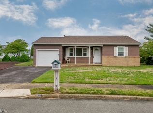 5 Wiltshire Ct, Toms River, NJ 08757
