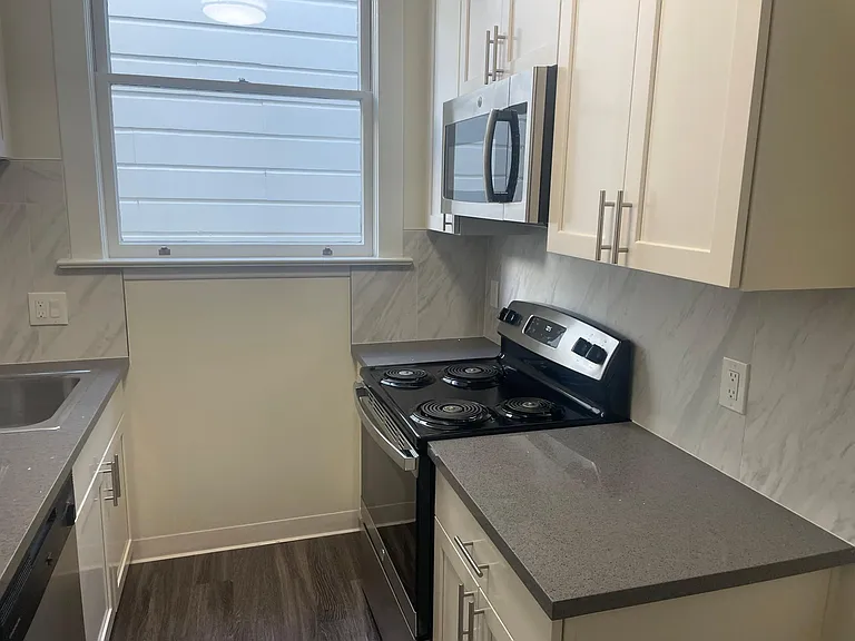 2440 Van Ness Ave — Photo 4