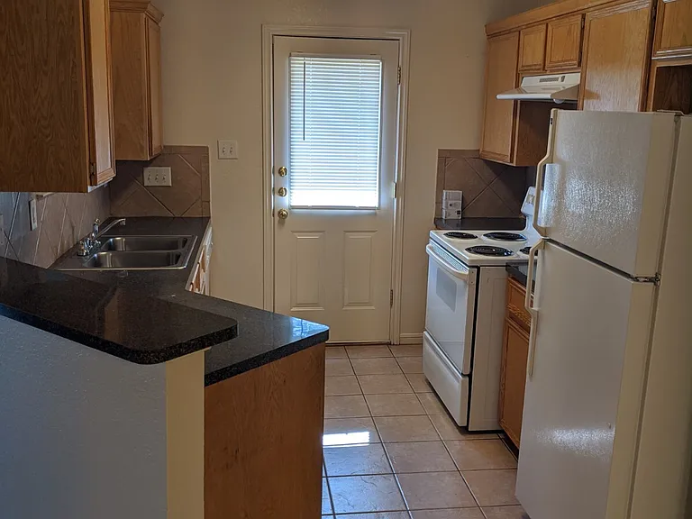 1102 Nicholas Cir #A — Photo 2