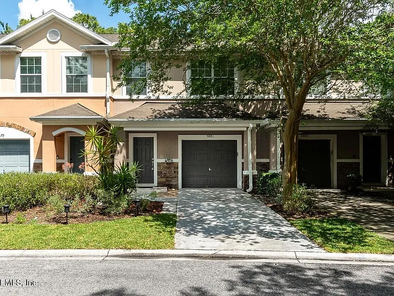 5881 Moonstone Ct — Photo 1