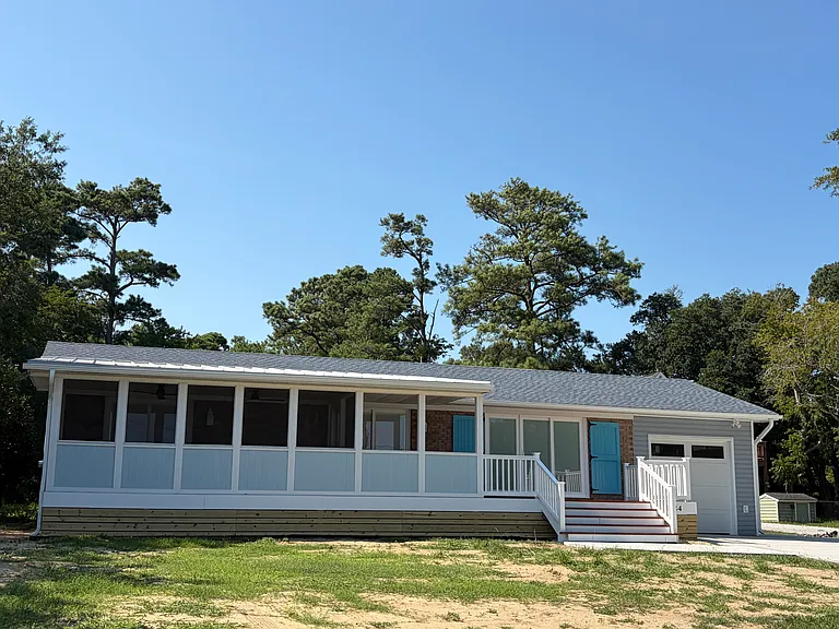 Front view of home.