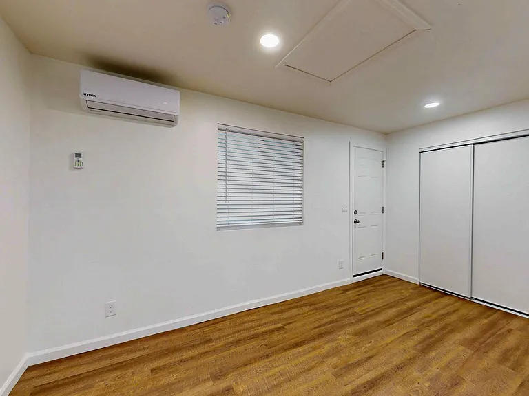 1718 Fairmount Blvd — Photo 5