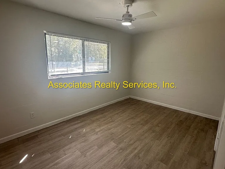 3200 NW 21st St — Photo 8