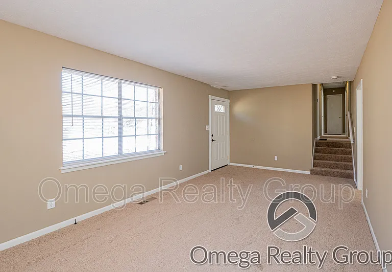504 Roselle Ln — Photo 6