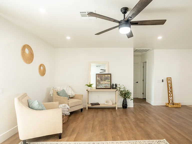 1223 W Riggin Ave — Photo 3