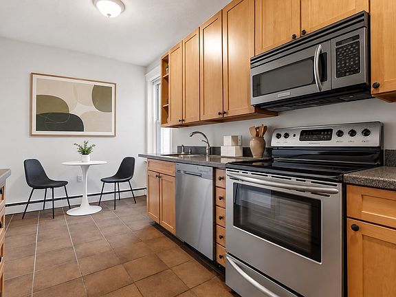 3rd image of 12 Ransom Rd APT 10