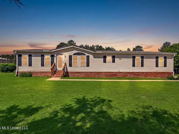 19561 Lennis Cuevas Rd, Saucier, MS 39574