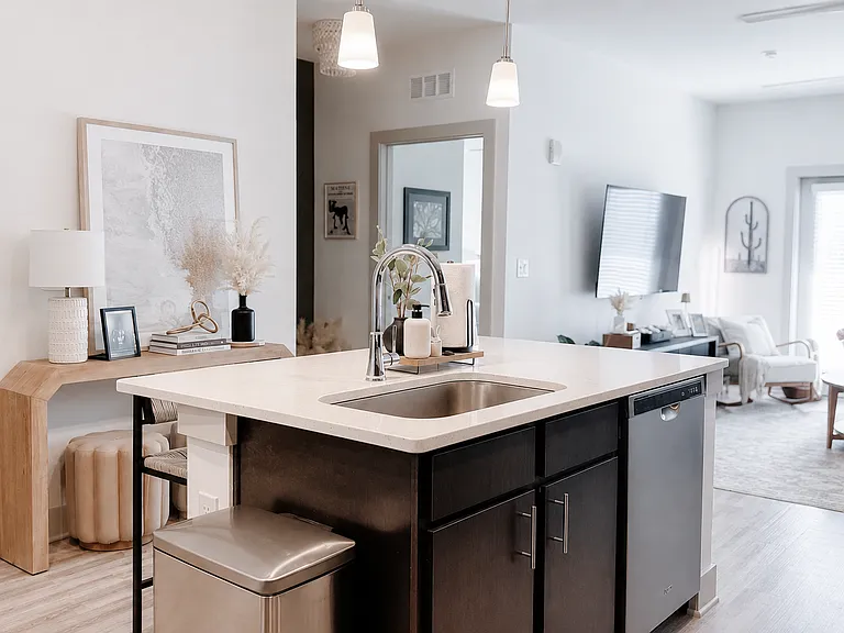 Azalea Bay Apartments — Photo 35
