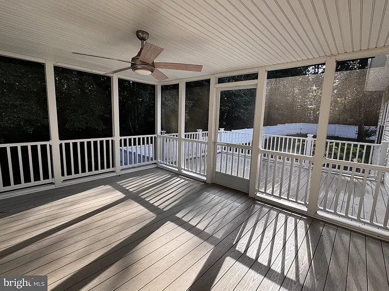 23063 Pembrook Dr — Photo 38