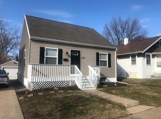 434 34th St NE, Cedar Rapids, IA 52402