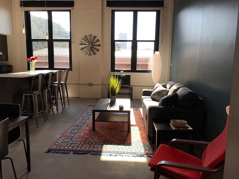 1st image of 2501 Liberty Ave APT 3C