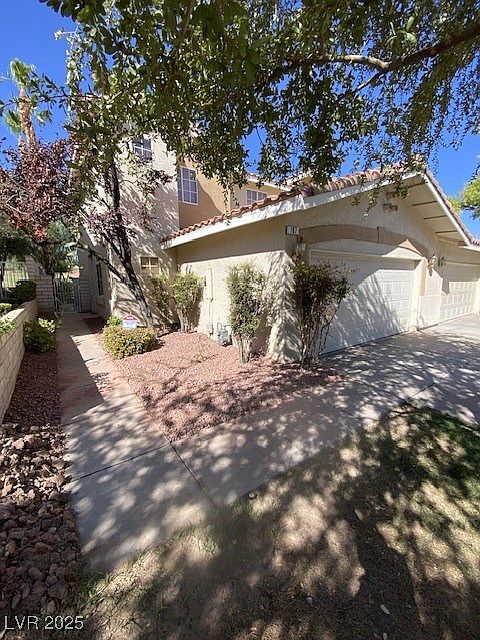 2nd image of 107 Broken Rock Dr