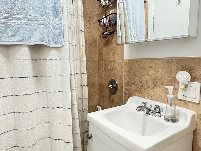 341 E 19th St #2C — Photo 10