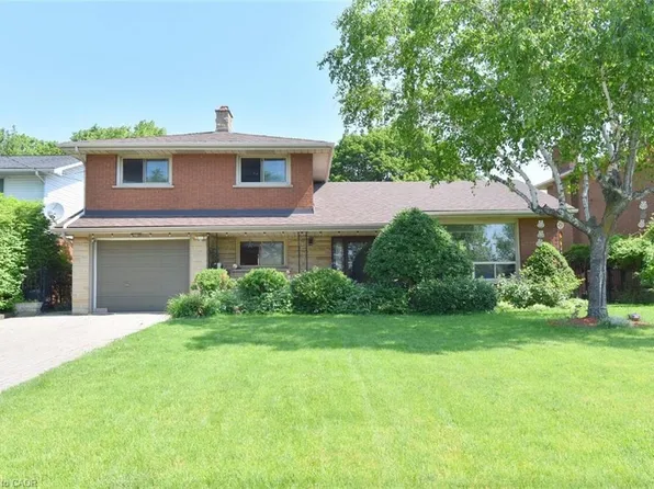 372 Fennell Ave W, Hamilton, ON L9C 1G4