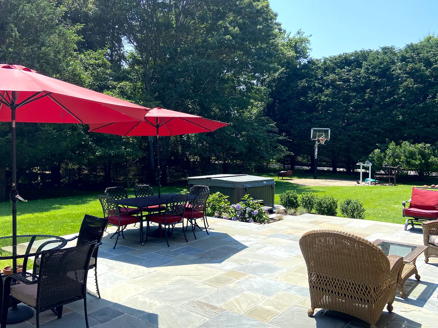 East Hampton Village Close to Everything! — Photo 4