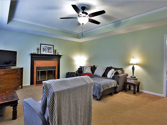 5th image of 1105 Lee St