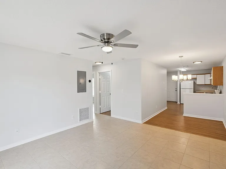 106 W Minneola St — Photo 8