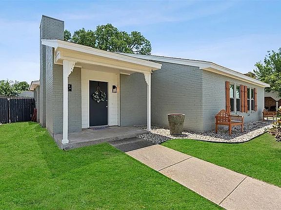 3rd image of 2708 Meadow Park Dr