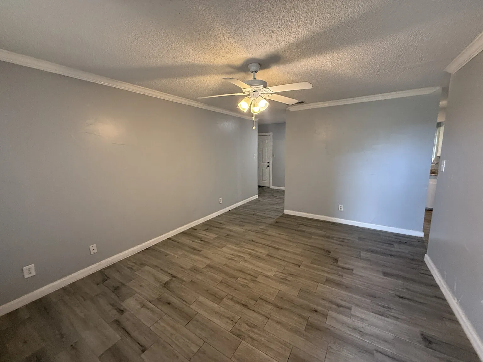 3 bed, 1.0 bath, 1960 sqft, $1,795 — Photo 2