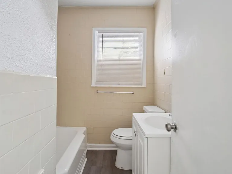 2818 E Houston St — Photo 14