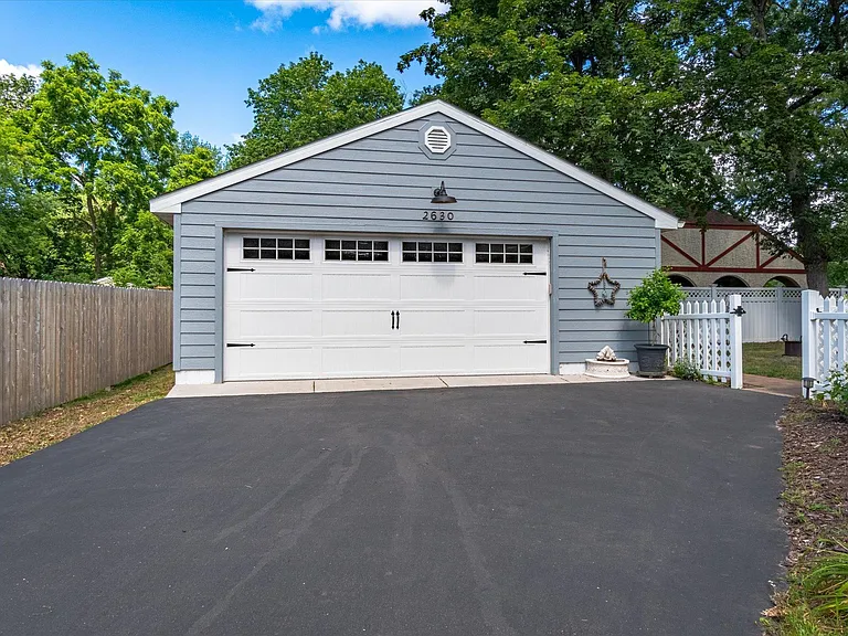2630 S Shore Blvd — Photo 25