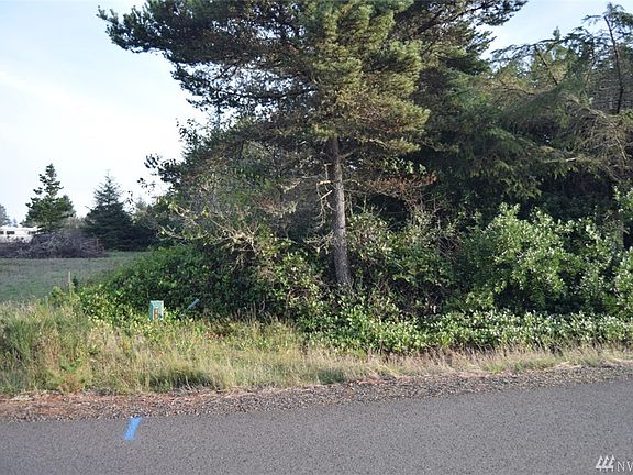5th image of 950 Tonquin Ave SE