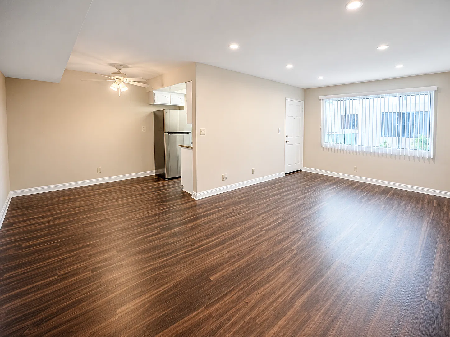 515 E Elmwood Ave — Photo 2