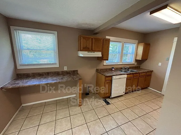 424 Shafor St — Photo 13