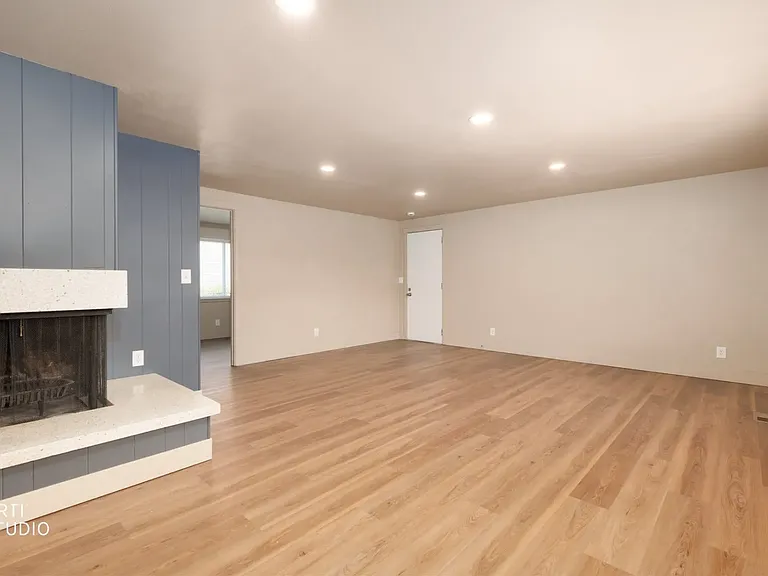 347 E State Rd — Photo 13