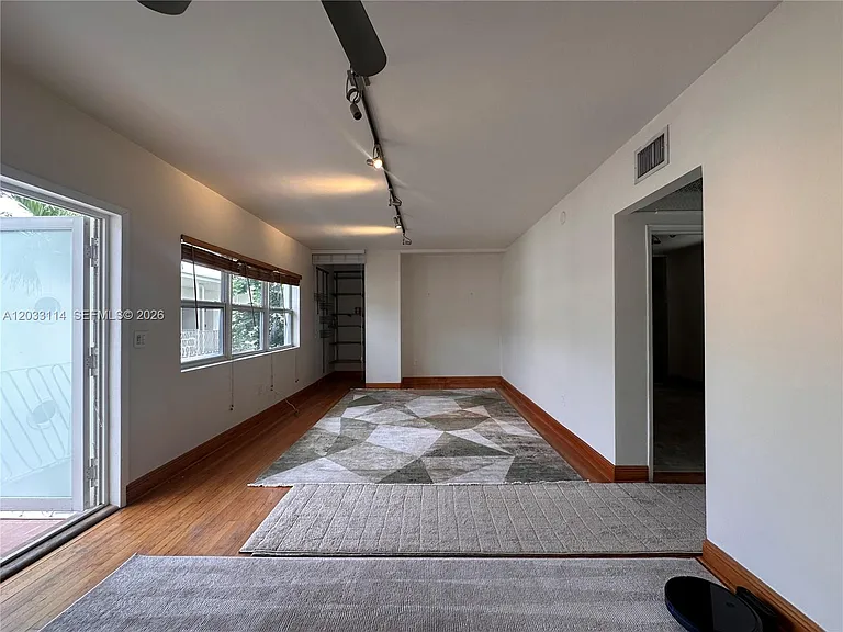 1100 Venetian Way #2B — Photo 11