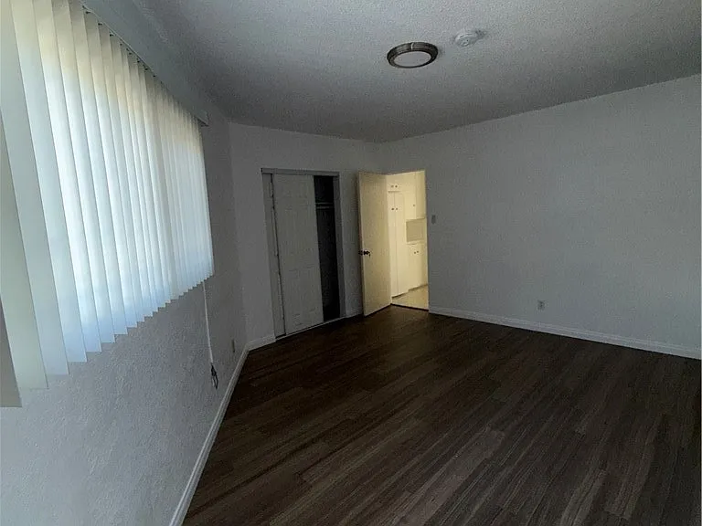 1805 S Rimpau Blvd — Photo 13