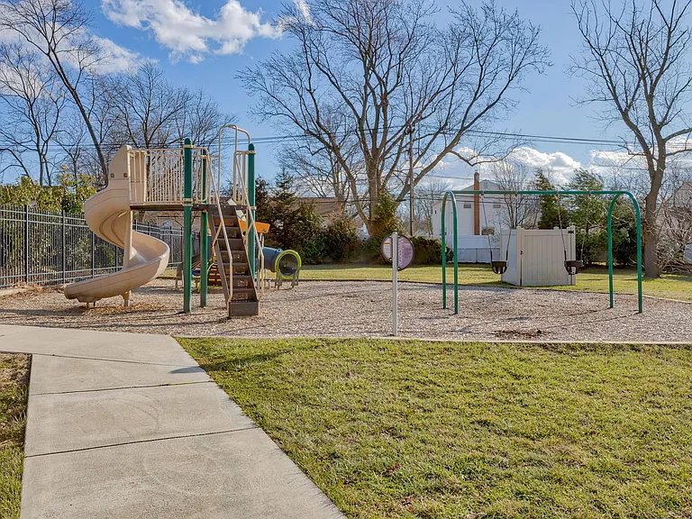Stratford Apartments — Photo 68