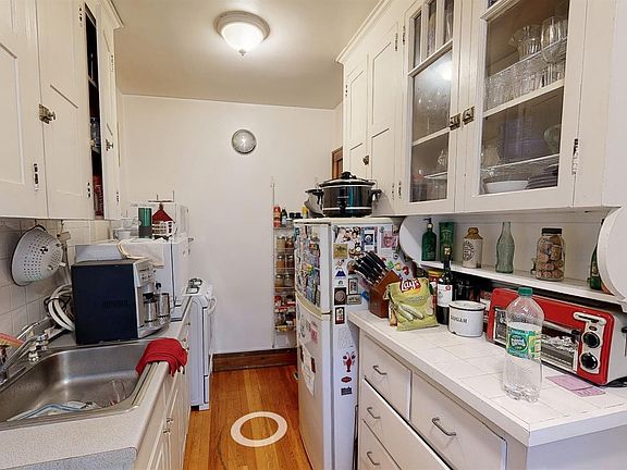 4th image of 105 College Ave #U10