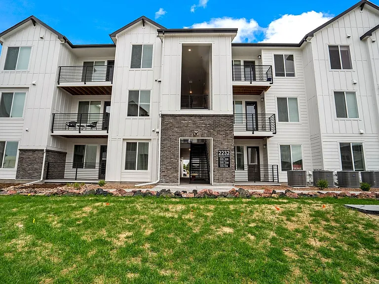 2232 Arikaree Hts #307 — Photo 1