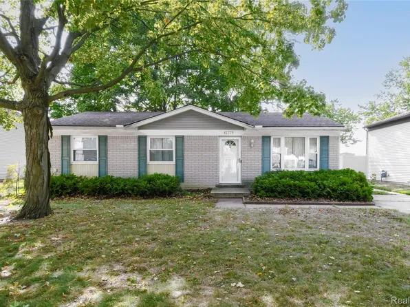 42779 Buckingham Dr, Sterling Heights, MI 48313
